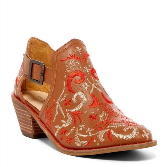 Anthropologie Shoes - ANTHROPOLOGIE Kelsi Dagger Embroidered Ankle Boot